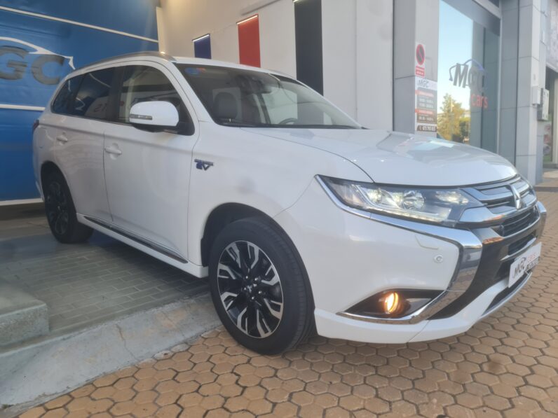 Mitsubishi Outlander Plug-in Hybrid AWD Kaiteki