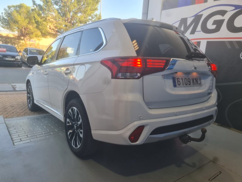 Mitsubishi Outlander Plug-in Hybrid AWD Kaiteki