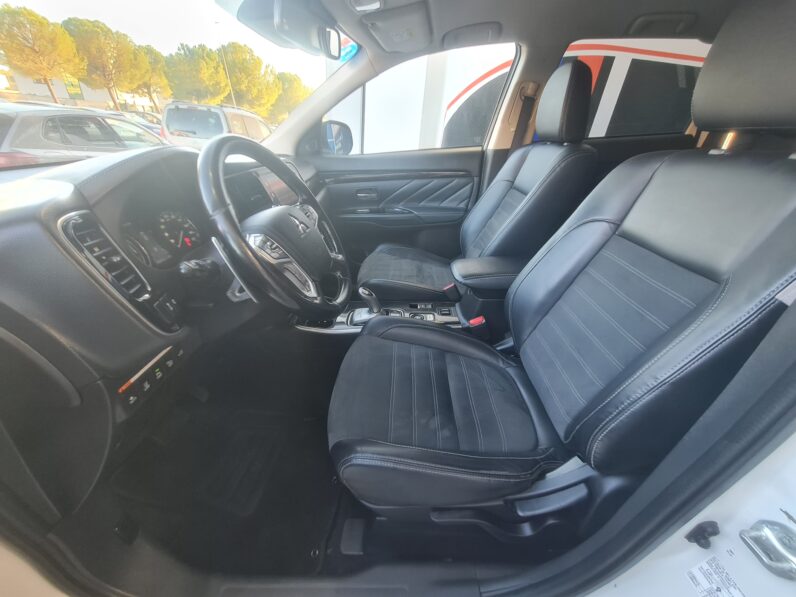 Mitsubishi Outlander Plug-in Hybrid AWD Kaiteki