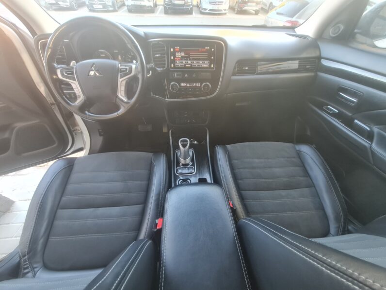Mitsubishi Outlander Plug-in Hybrid AWD Kaiteki