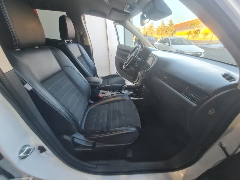 Mitsubishi Outlander Plug-in Hybrid AWD Kaiteki